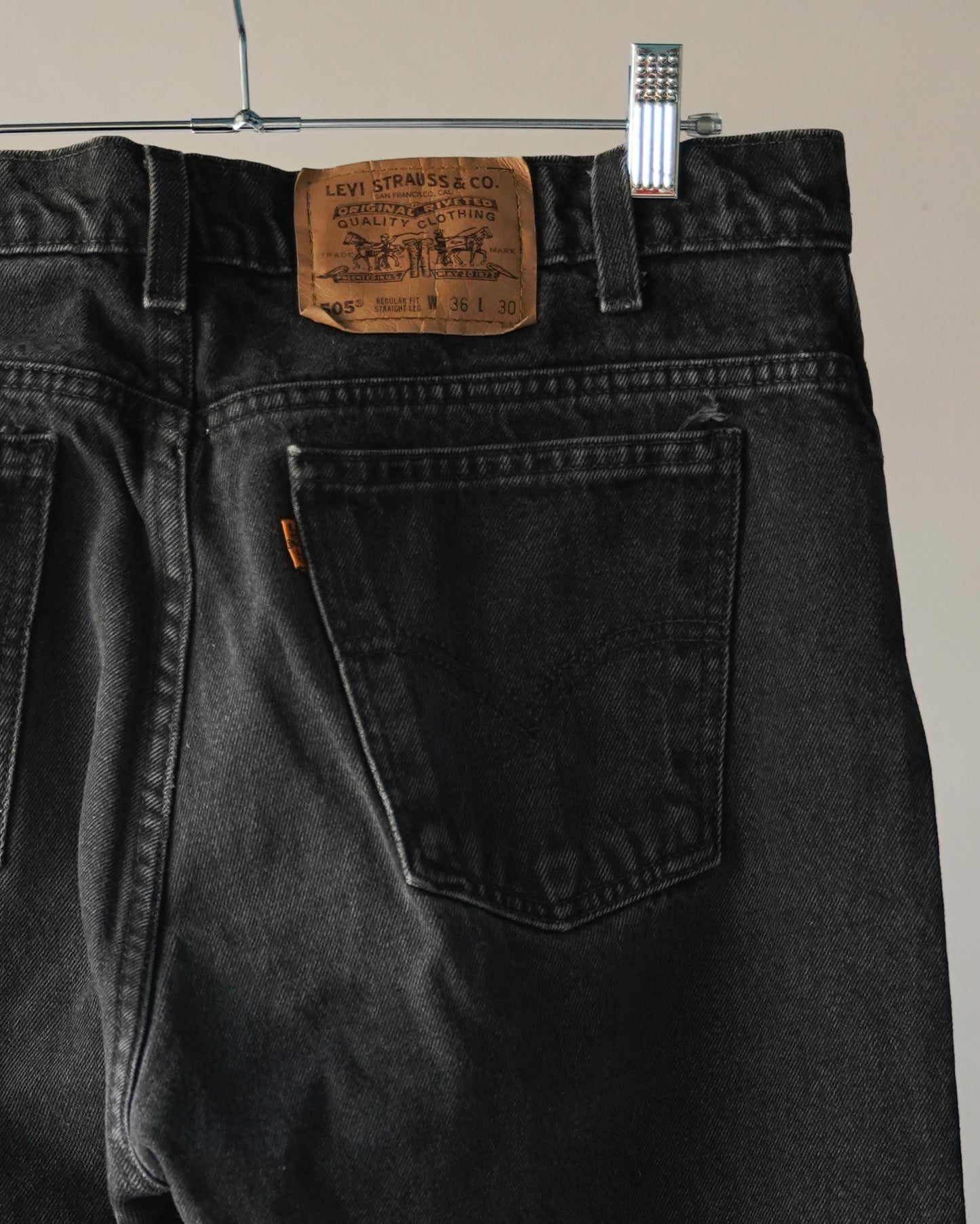 90's Black Orange Tab Levi's - 34x29.5