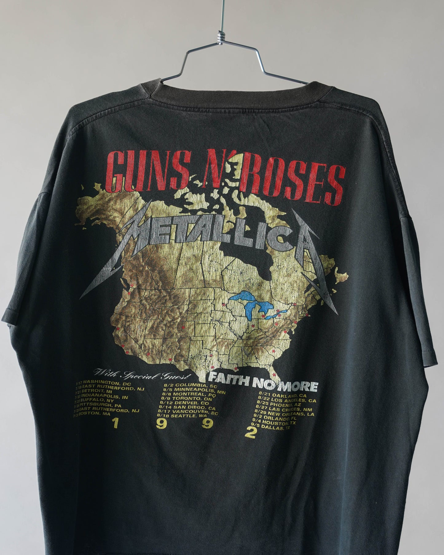 90's Metallica Guns N Roses Band Tee - Large (cropped)