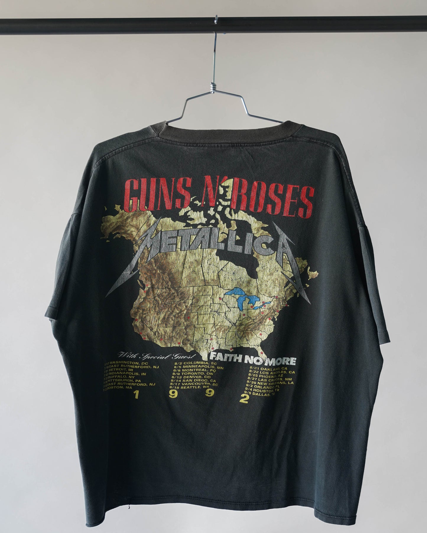 90's Metallica Guns N Roses Band Tee - Large (cropped)