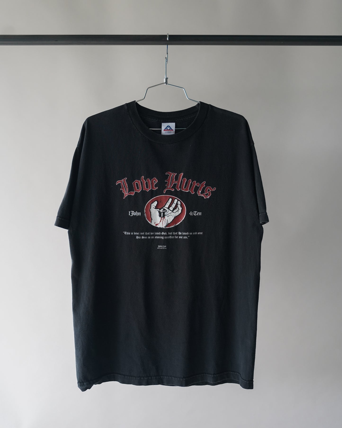 00's Love Hurts Jesus Tee - Medium