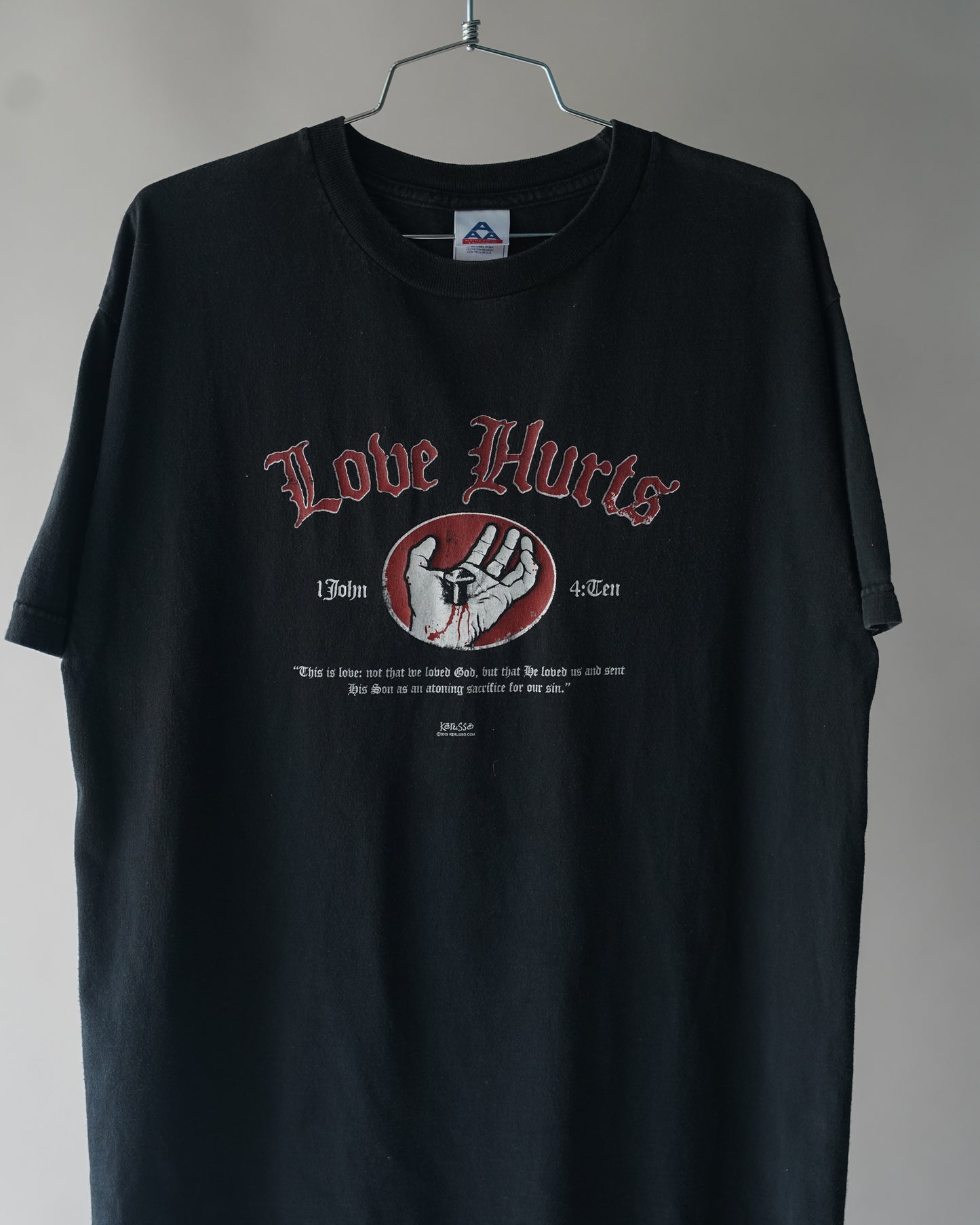 00's Love Hurts Jesus Tee - Medium